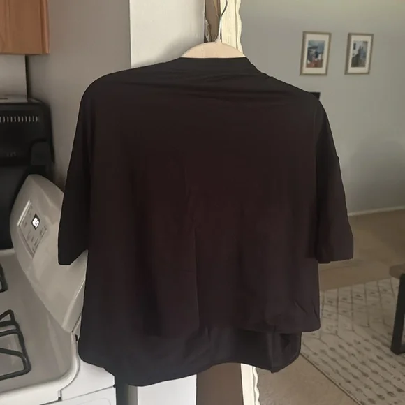 Black Boxy crop top - Picture 3 of 3